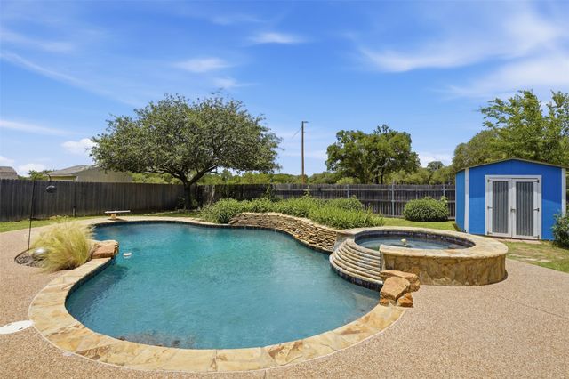 107 Clyde Drive, Aledo, TX 76008