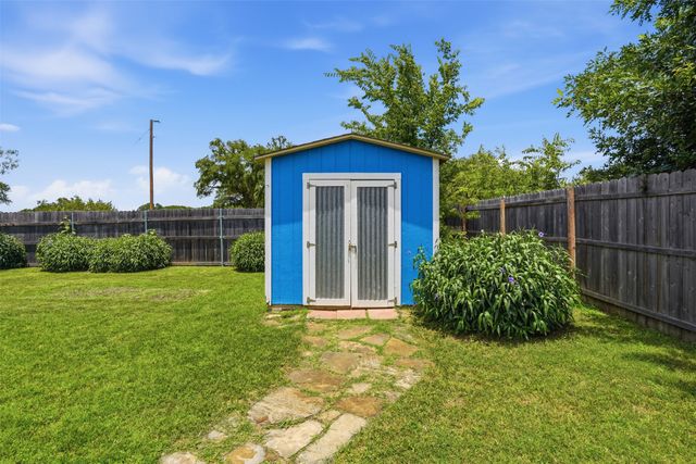 107 Clyde Drive, Aledo, TX 76008