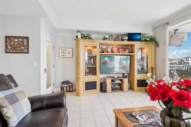 533 BAHIA BEACH BOULEVARD, Ruskin, FL 33570