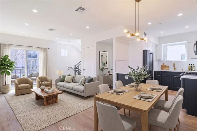 1227 June St, Hollywood, CA 90038