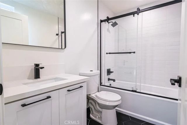 1227 June St, Hollywood, CA 90038