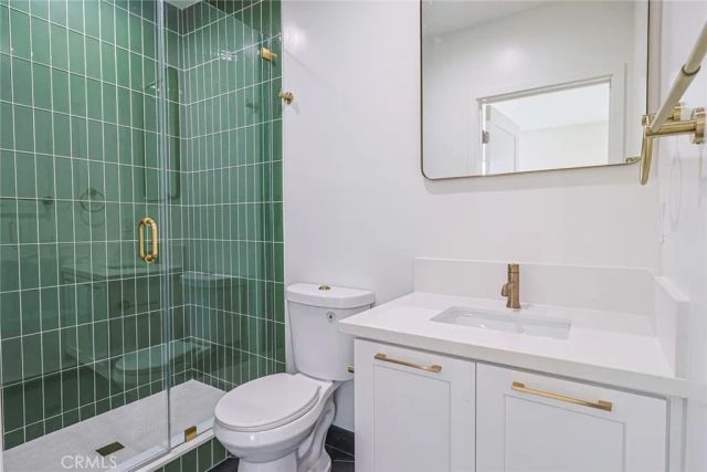 1227 June St, Hollywood, CA 90038