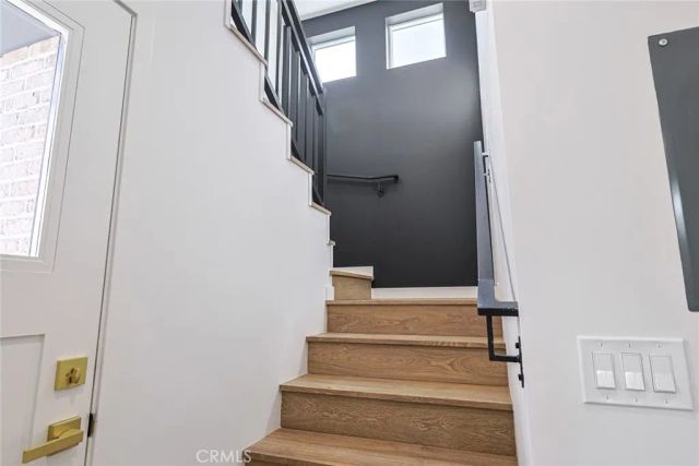 1227 June St, Hollywood, CA 90038
