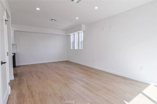 1227 June St, Hollywood, CA 90038