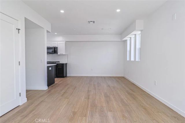 1227 June St, Hollywood, CA 90038