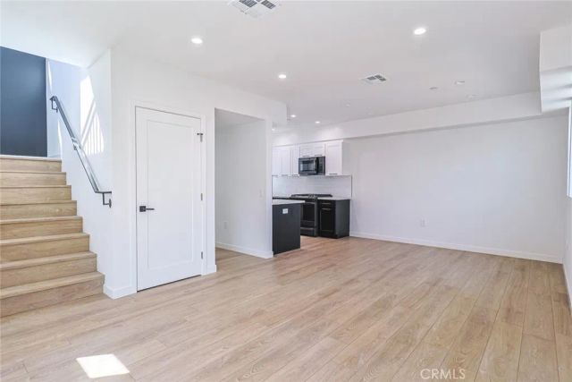 1227 June St, Hollywood, CA 90038