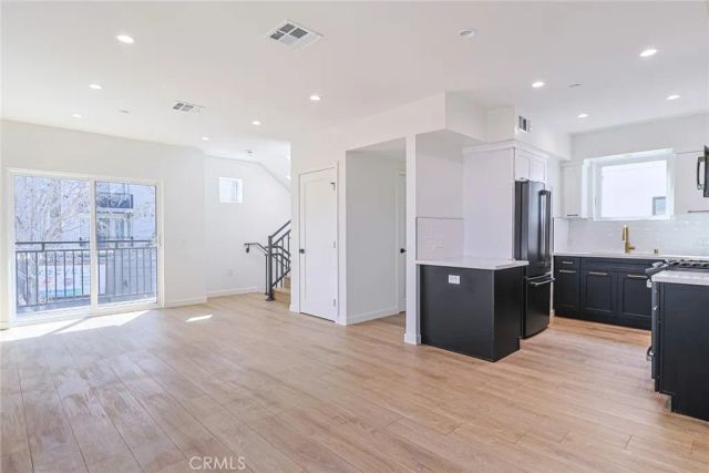 1227 June St, Hollywood, CA 90038