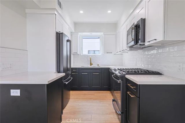1227 June St, Hollywood, CA 90038
