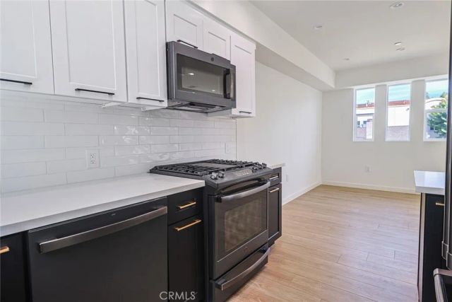 1227 June St, Hollywood, CA 90038