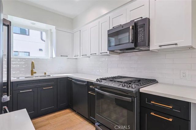 1227 June St, Hollywood, CA 90038