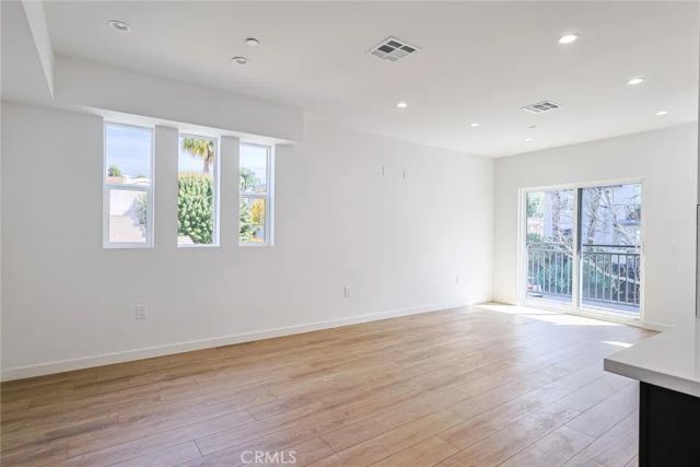 1227 June St, Hollywood, CA 90038