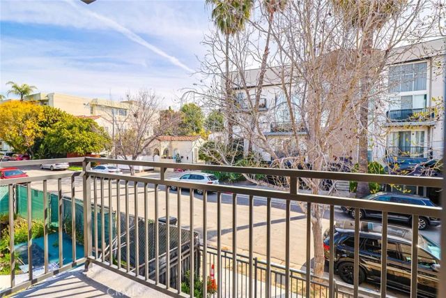 1227 June St, Hollywood, CA 90038