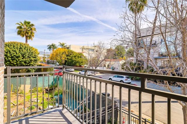 1227 June St, Hollywood, CA 90038