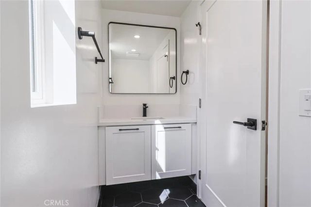 1227 June St, Hollywood, CA 90038