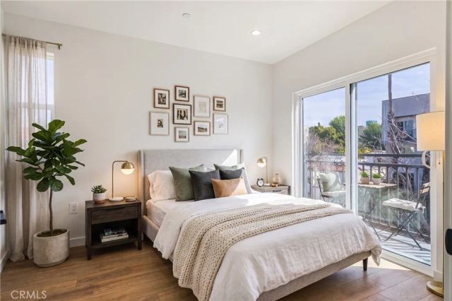1227 June St, Hollywood, CA 90038