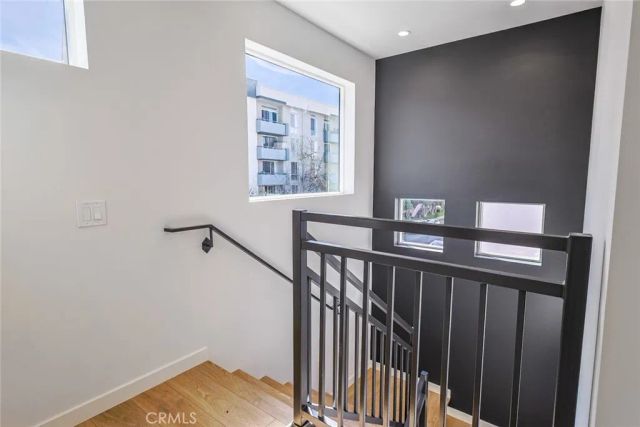 1227 June St, Hollywood, CA 90038