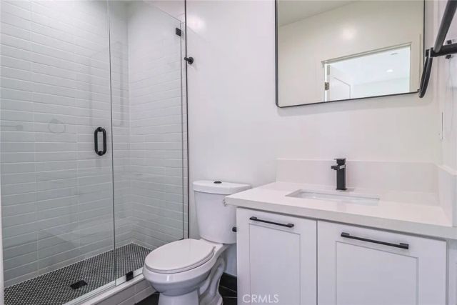1227 June St, Hollywood, CA 90038