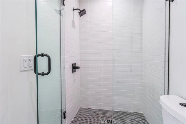 1227 June St, Hollywood, CA 90038