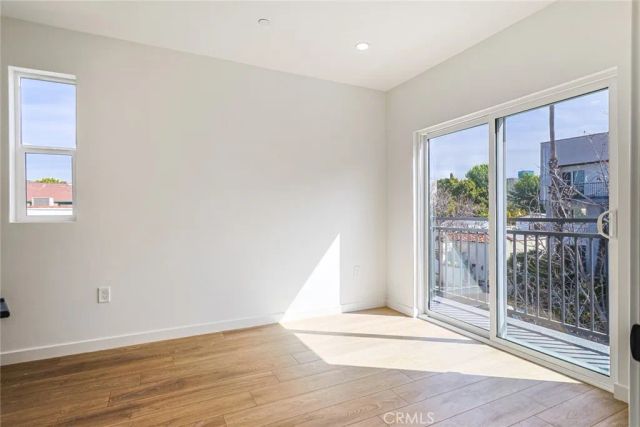 1227 June St, Hollywood, CA 90038