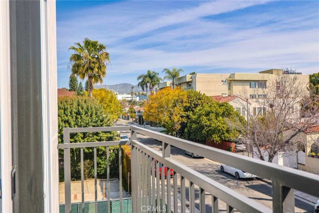 1227 June St, Hollywood, CA 90038