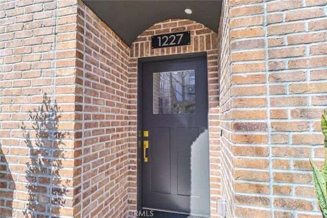 1227 June St, Hollywood, CA 90038
