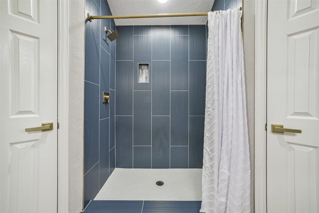 10826 Thorncliff Drive, Humble, TX 77396