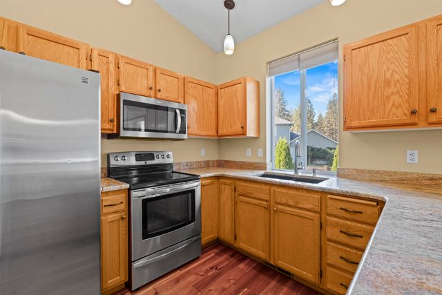 7421 W Lanzce Ct, Nine Mile Falls, WA 99026