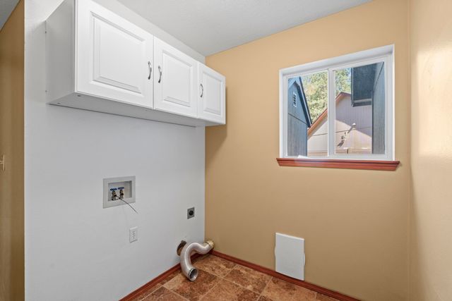 7421 W Lanzce Ct, Nine Mile Falls, WA 99026