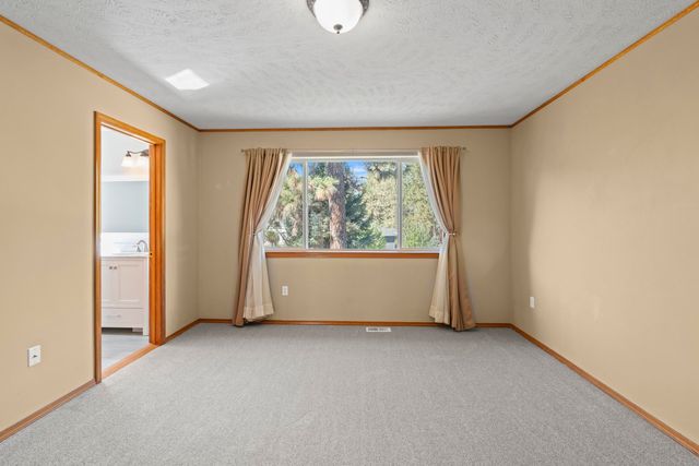 7421 W Lanzce Ct, Nine Mile Falls, WA 99026