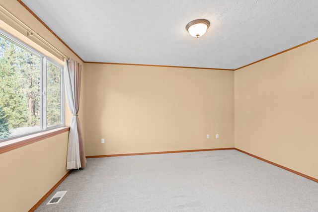 7421 W Lanzce Ct, Nine Mile Falls, WA 99026