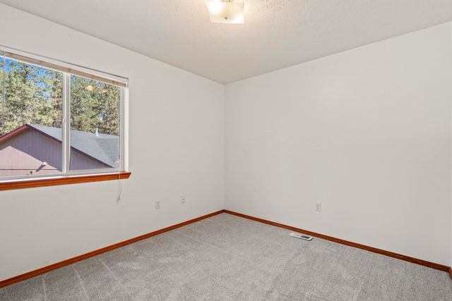 7421 W Lanzce Ct, Nine Mile Falls, WA 99026