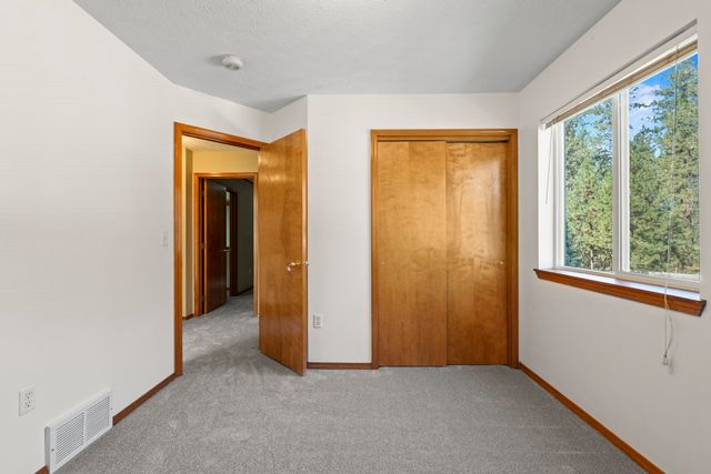 7421 W Lanzce Ct, Nine Mile Falls, WA 99026
