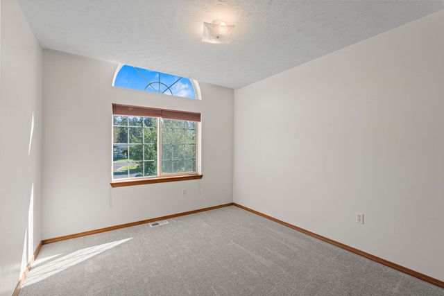 7421 W Lanzce Ct, Nine Mile Falls, WA 99026
