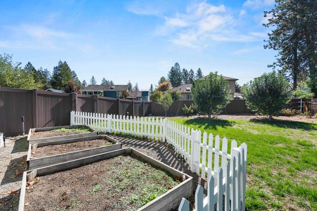 7421 W Lanzce Ct, Nine Mile Falls, WA 99026