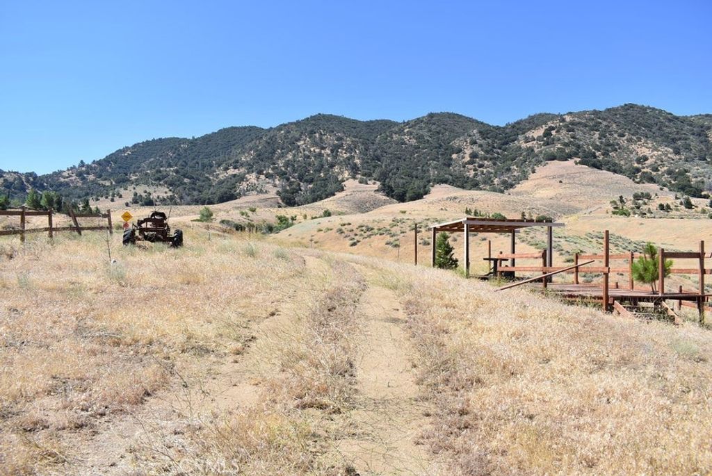 Image 12 of property listing at 19201 Ottawa Drive, Tehachapi, CA 93561