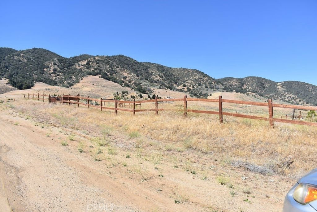 Image 13 of property listing at 19201 Ottawa Drive, Tehachapi, CA 93561
