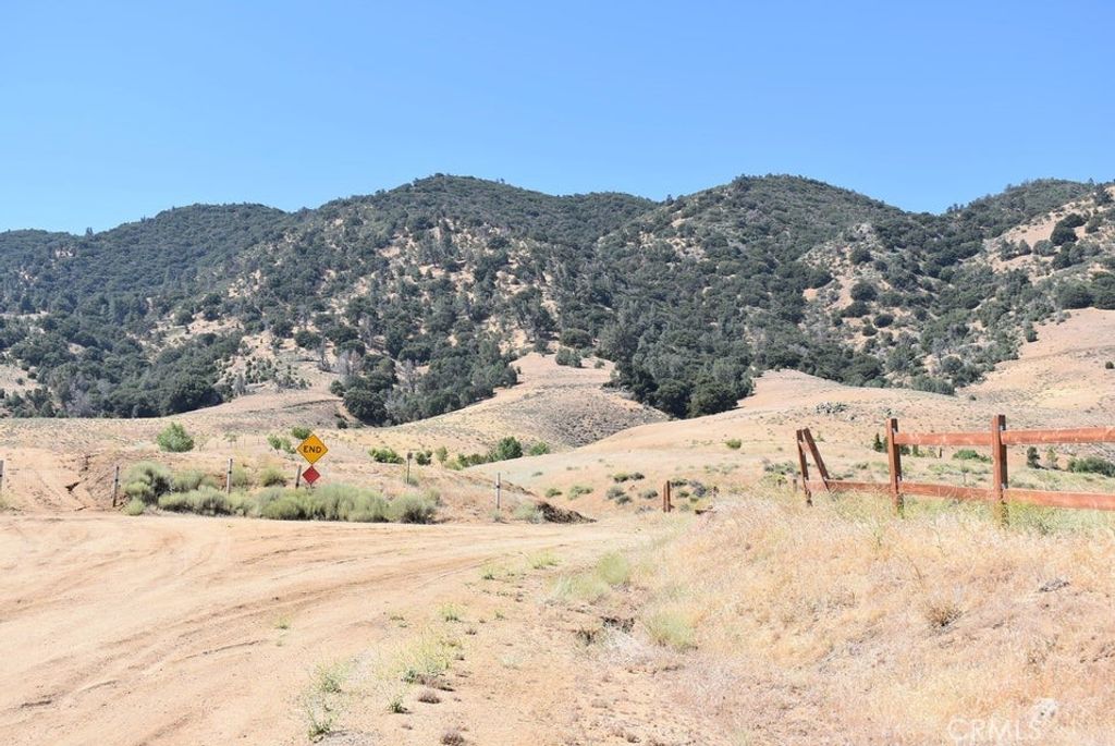 Image 15 of property listing at 19201 Ottawa Drive, Tehachapi, CA 93561