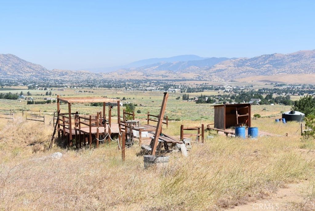 Image 16 of property listing at 19201 Ottawa Drive, Tehachapi, CA 93561