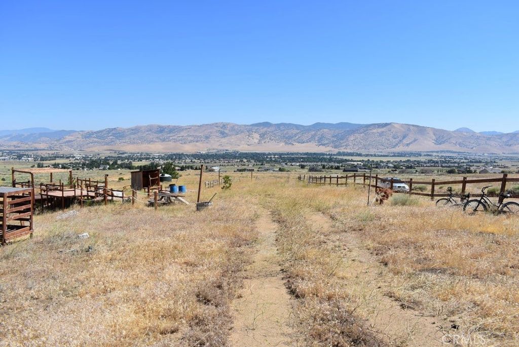 Image 17 of property listing at 19201 Ottawa Drive, Tehachapi, CA 93561