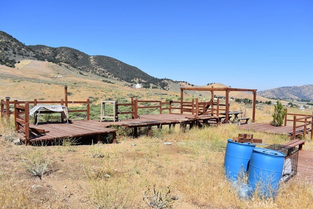 Image 18 of property listing at 19201 Ottawa Drive, Tehachapi, CA 93561