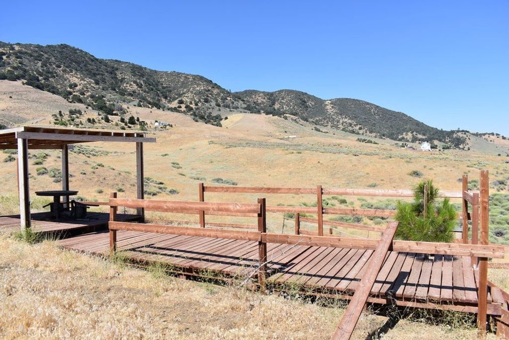 Image 19 of property listing at 19201 Ottawa Drive, Tehachapi, CA 93561