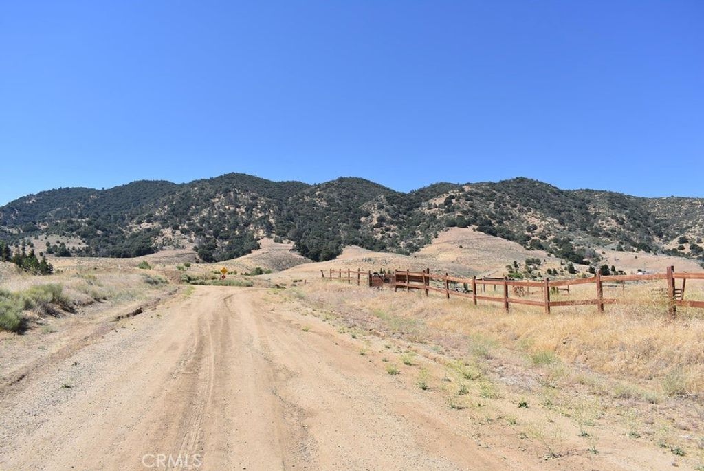 Image 4 of property listing at 19201 Ottawa Drive, Tehachapi, CA 93561