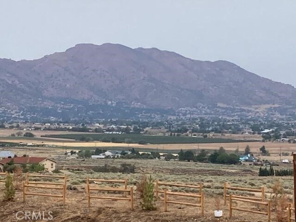 Image 5 of property listing at 19201 Ottawa Drive, Tehachapi, CA 93561