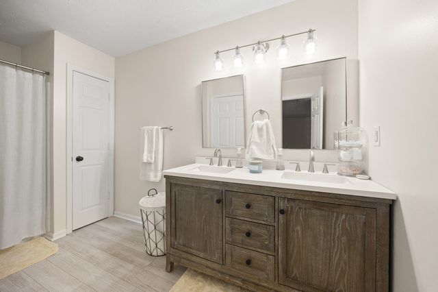 500 Laketower Drive 34, Lexington, KY 40502