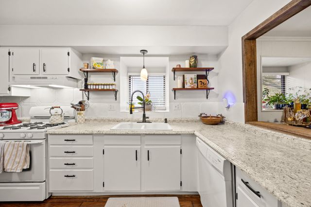 500 Laketower Drive 34, Lexington, KY 40502