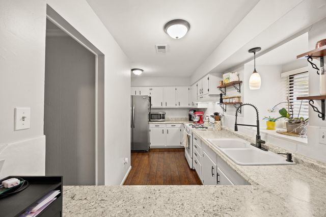 500 Laketower Drive 34, Lexington, KY 40502