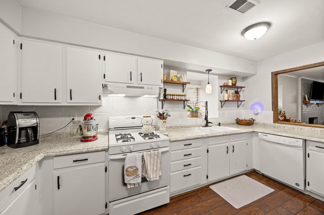 500 Laketower Drive 34, Lexington, KY 40502