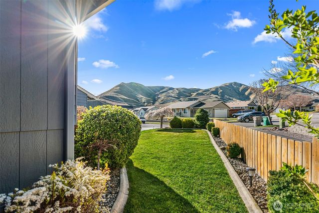 2063 Lasso Drive, Wenatchee, WA 98801