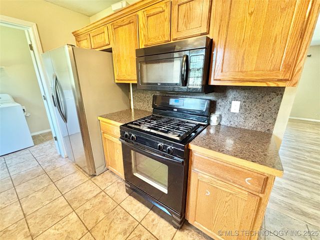 303 NW J Street, Stigler, OK 74462