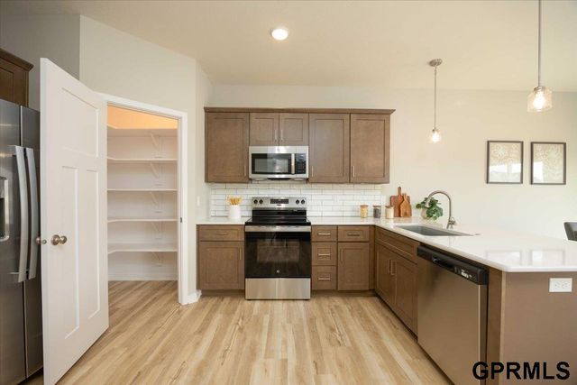 7921 N 94 Street, Omaha, NE 68122